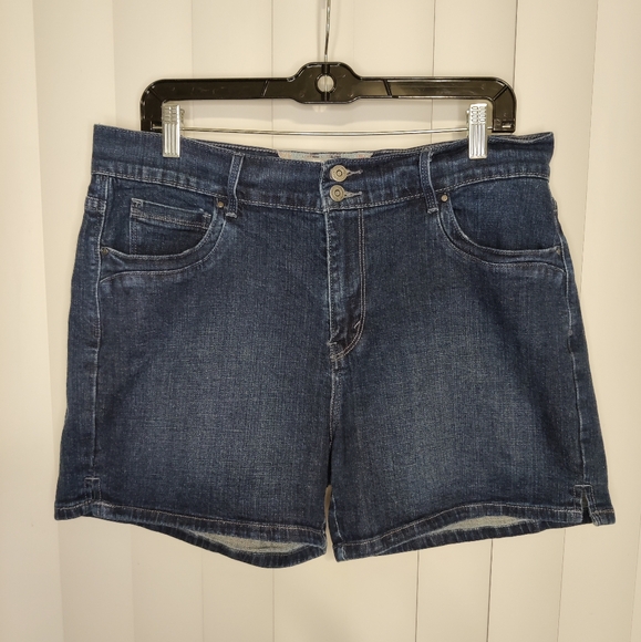 Levi's Pants - Levi's dark denim jean shorts size 14